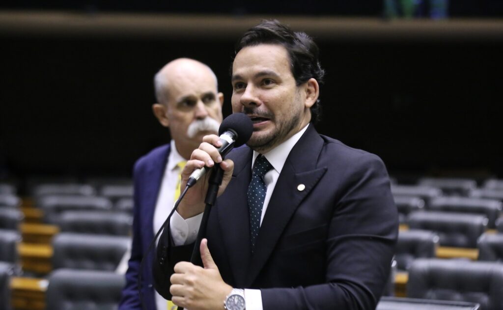 Capitão Alberto Neto defende BR-319 com controle ambiental de alta tecnologia e rebate argumentos contra a pavimentação e tese do “desmatamento inevitável”