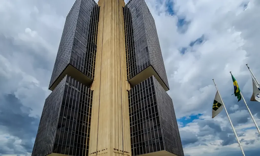 Banco Central mantém a Selic em 15% pela quinta vez e mercado revisa projeções