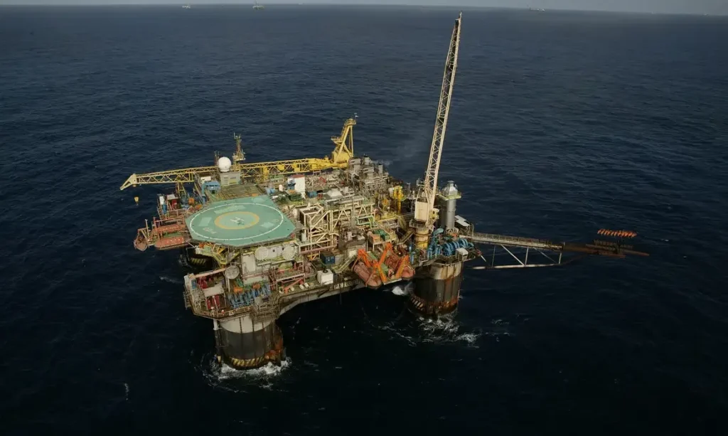 Brasil atinge produção recorde de petróleo e gás em 2025, impulsionada pelo pré-sal