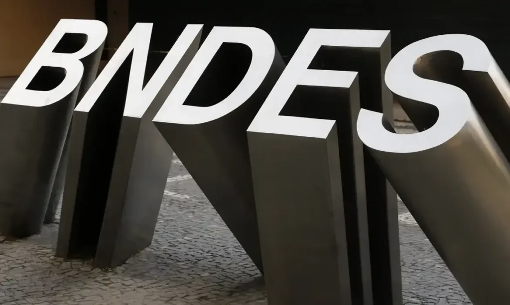 BNDES destina R$ 280 milhões para impulsionar fábrica de baterias para energia limpa