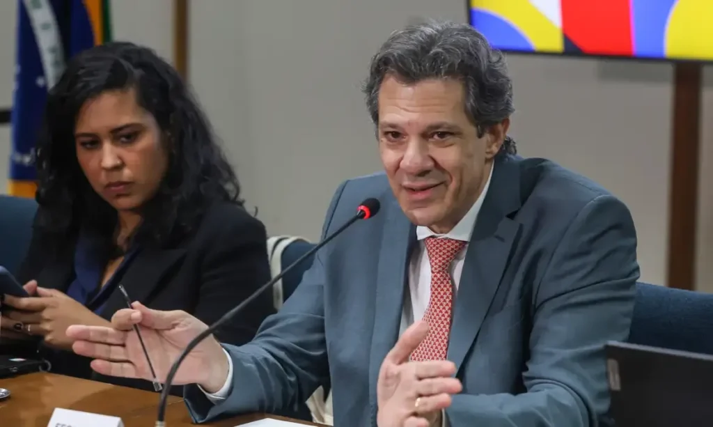 Haddad cobra do Congresso solução para o problema dos “supersalários” no funcionalismo