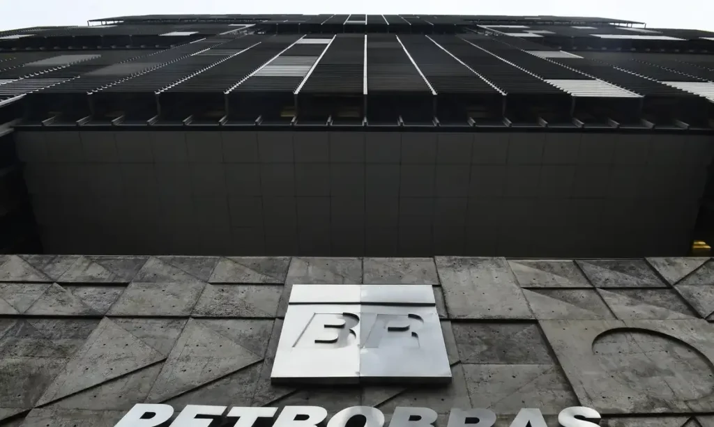 Petrobras desiste de assumir controle total da Braskem, mas mantém sociedade