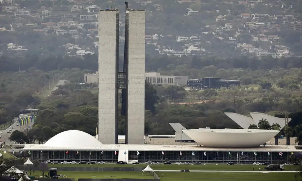 Lula sanciona reajuste salarial para o Legislativo, mas veta ‘penduricalhos’