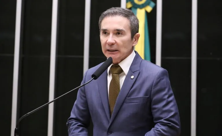 Banheiros para trabalhadores externos: projeto na Câmara busca garantir dignidade e saúde