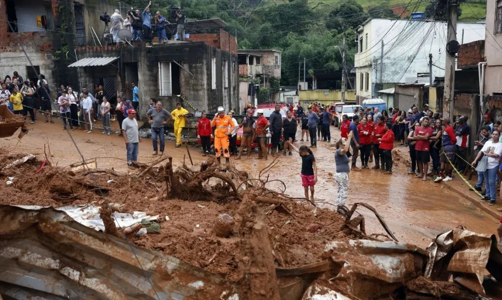 Governo libera R$ 800 por desabrigado em MG para compra de itens essenciais