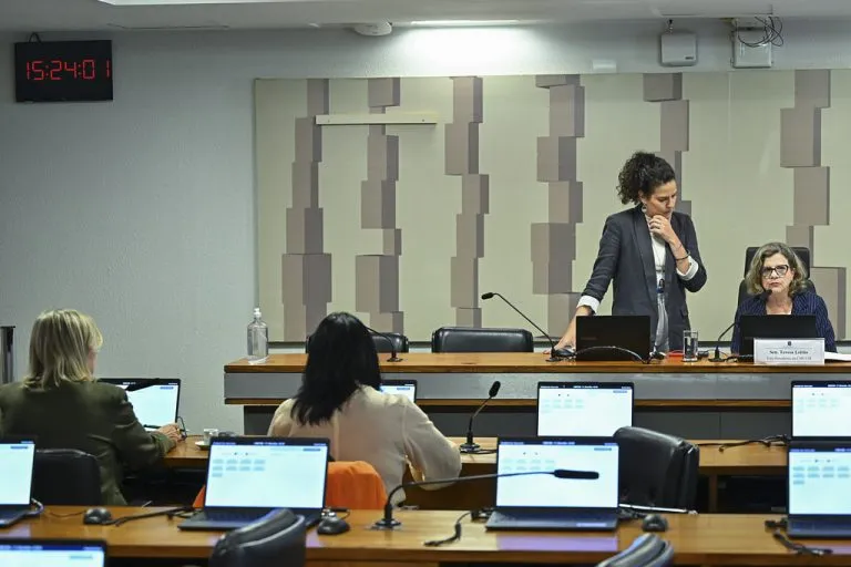 Comissão mista repudia decisões que banalizam estupro de vulnerável