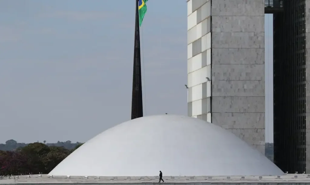 Senado aprova lei que garante pena máxima em casos de estupro de menores de 14 anos