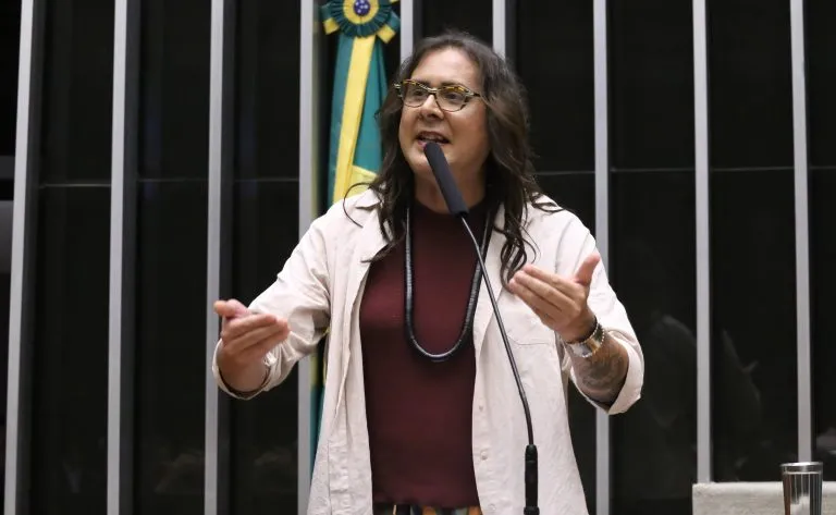 Programa “ler desde o berço” busca levar livros a crianças de até seis anos