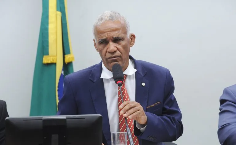 Pais poderão pedir internação de jovens dependentes de drogas em nova proposta