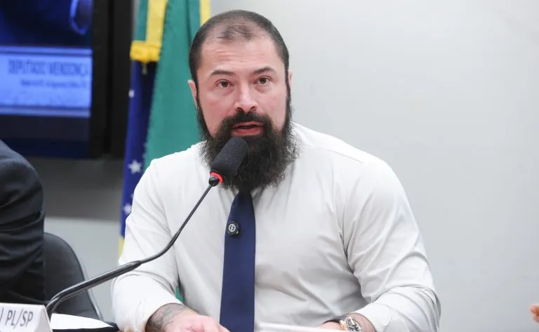 Cigarro ilegal agora é tratado como tráfico de drogas no Brasil