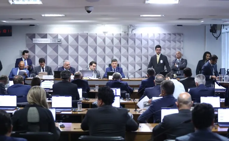 CPMI do INSS: Leila Pereira e CEOs de bancos serão interrogados sobre irregularidades