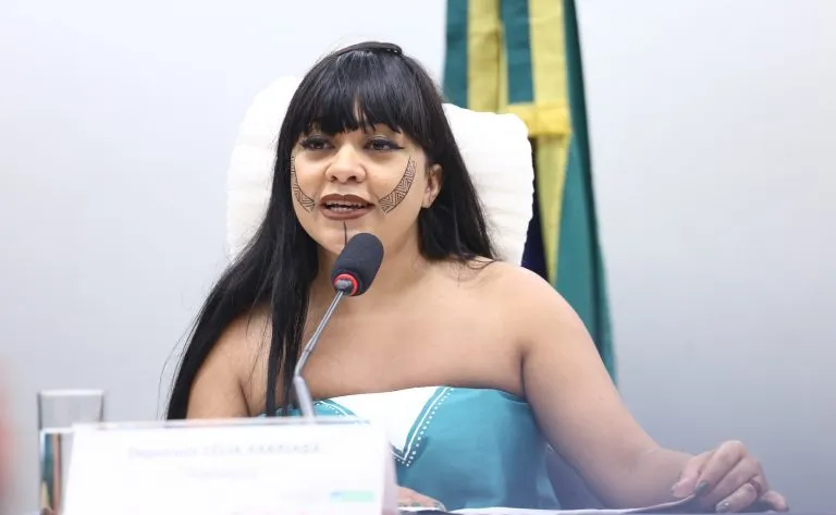 Câmara suspende norma que exigia documento extra para indígenas em transporte fluvial