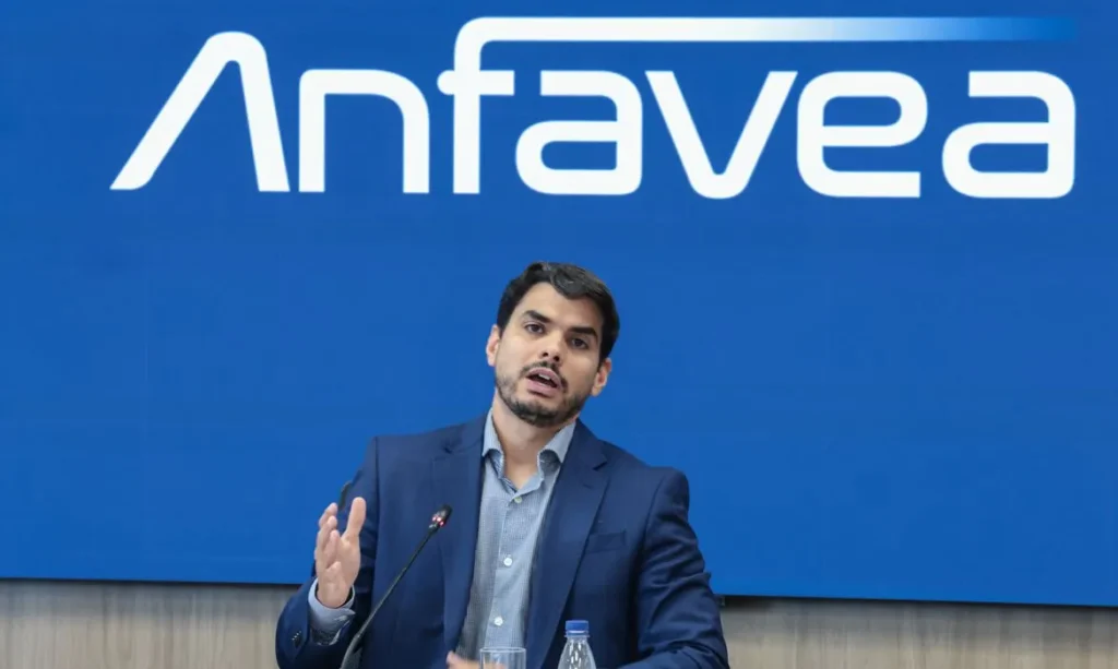 Setor automotivo brasileiro registra alta nas vendas em fevereiro, mas produção acumula perdas