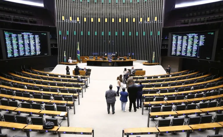Câmara dos Deputados debate urgência para projetos; confira destaques