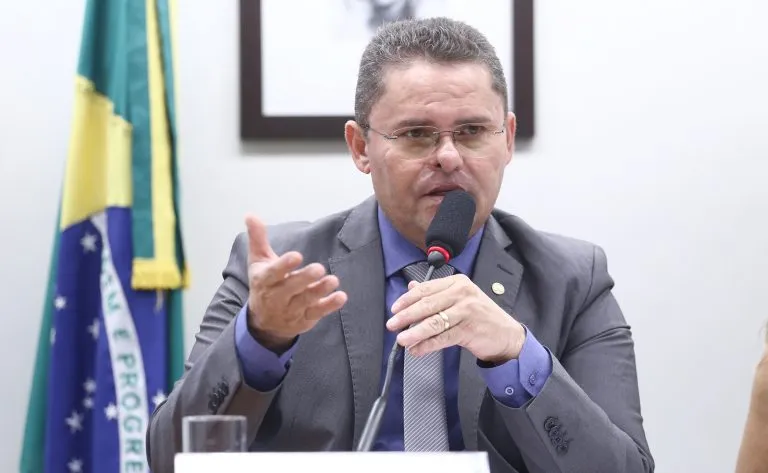 União terá que reembolsar estados por presos federais, decide comissão da Câmara