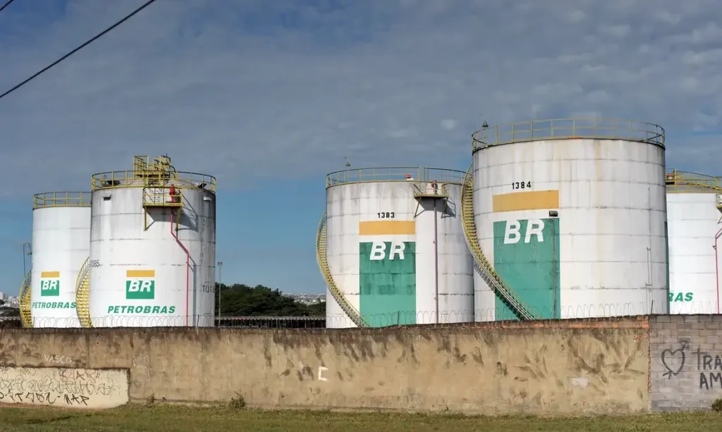 Privatização da BR Distribuidora: Especialistas alertam para alta nos combustíveis sem controle estatal