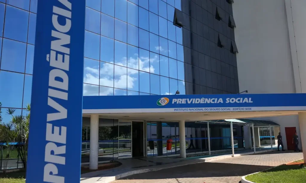 INSS suspende empréstimos consignados do C6 Consig por cobranças indevidas