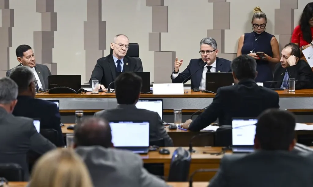 CPI do Crime: foco nos beneficiários finais do Master e convocação de empresária ligada a Vorcaro