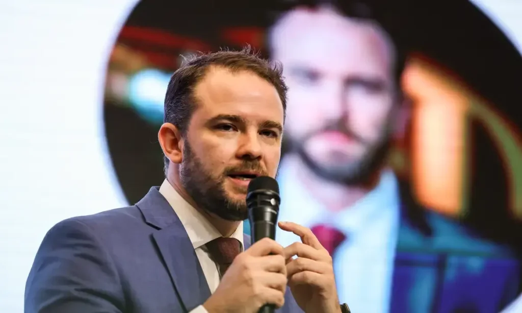 Ministro da Fazenda antecipa planos alternativos para conter alta do diesel