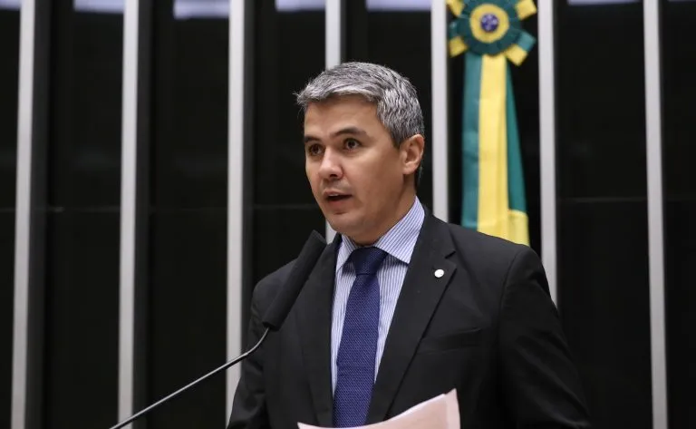 Crianças com deficiência: CCJ aprova incentivo a materiais inclusivos