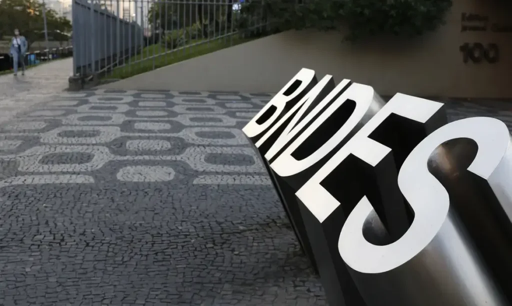 BNDES injeta R$ 10 bilhões para impulsionar indústria 4.0 e economia verde