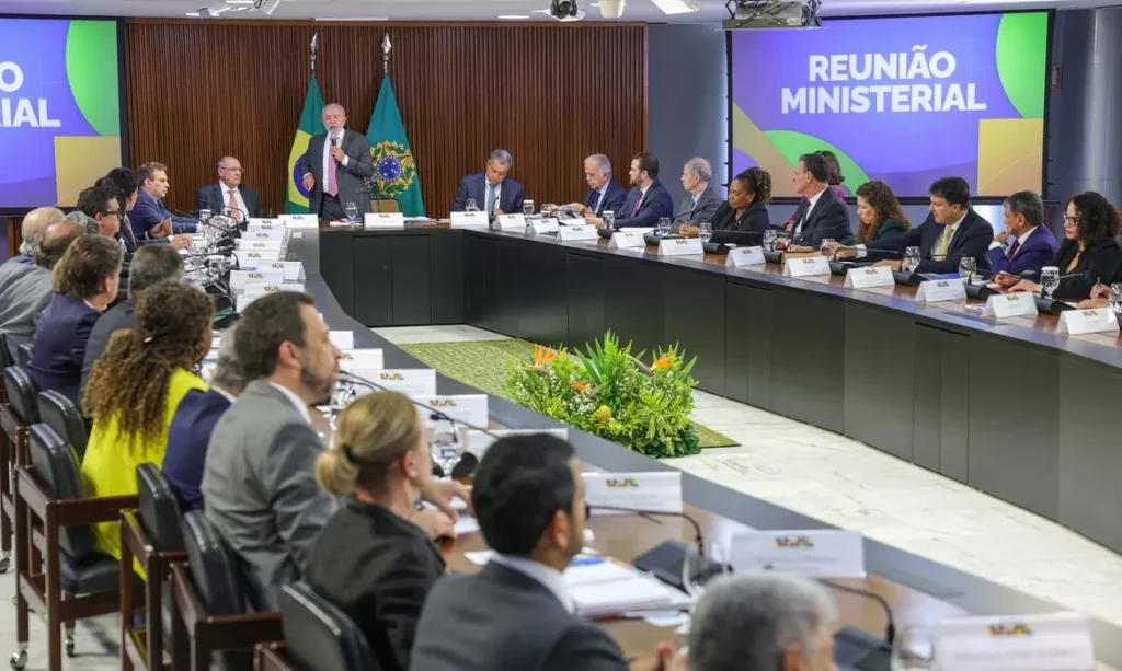 Governo Lula: ministros deixam cargos para concorrer nas eleições de outubro