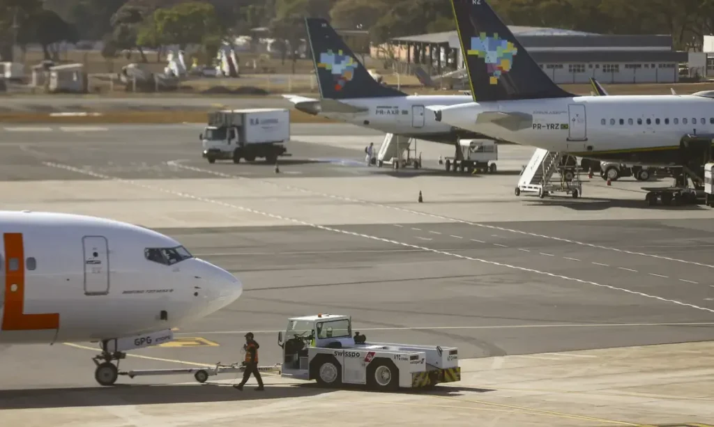 Aumento do querosene de aviação pode restringir voos e encarecer passagens, alertam companhias aéreas