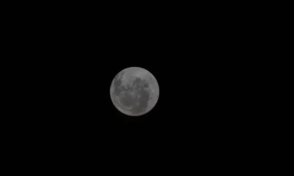 Artemis 2: astronautas capturam vista inédita da Lua a olho nu após 50 anos