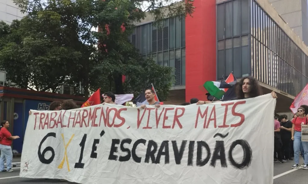 Trabalhadores celebram 1º de Maio com esperança de fim da escala 6×1 e mais tempo para a família