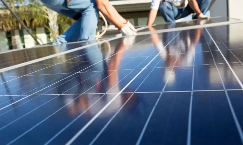 Energia solar no Brasil: investimentos ultrapassam R$ 300 bilhões, mas setor enfrenta desaceleração