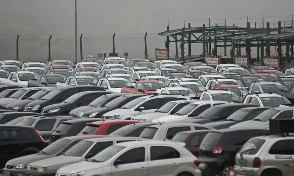 Produção automotiva brasileira registra alta anual em abril, impulsionada por vendas e elétricos