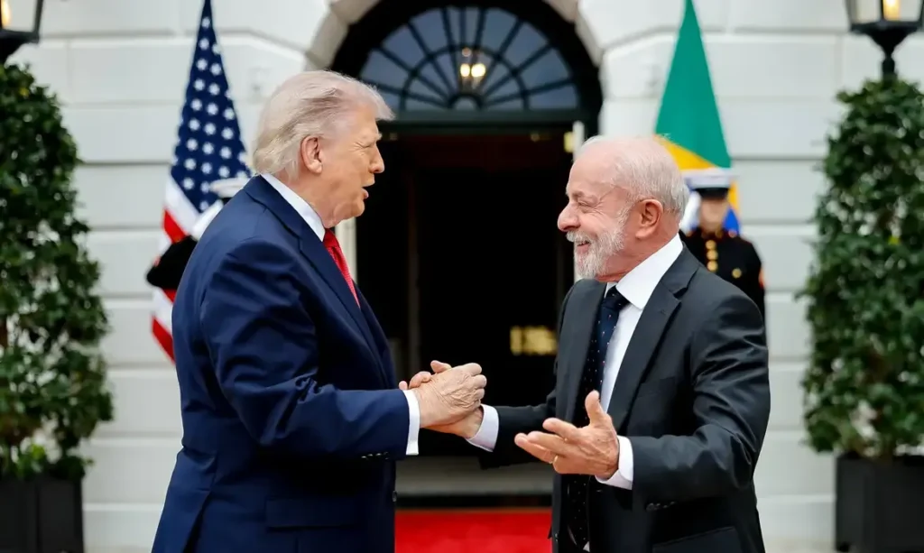Lula revela diálogo franco com Trump e alfineta sobre “lambe-botas”