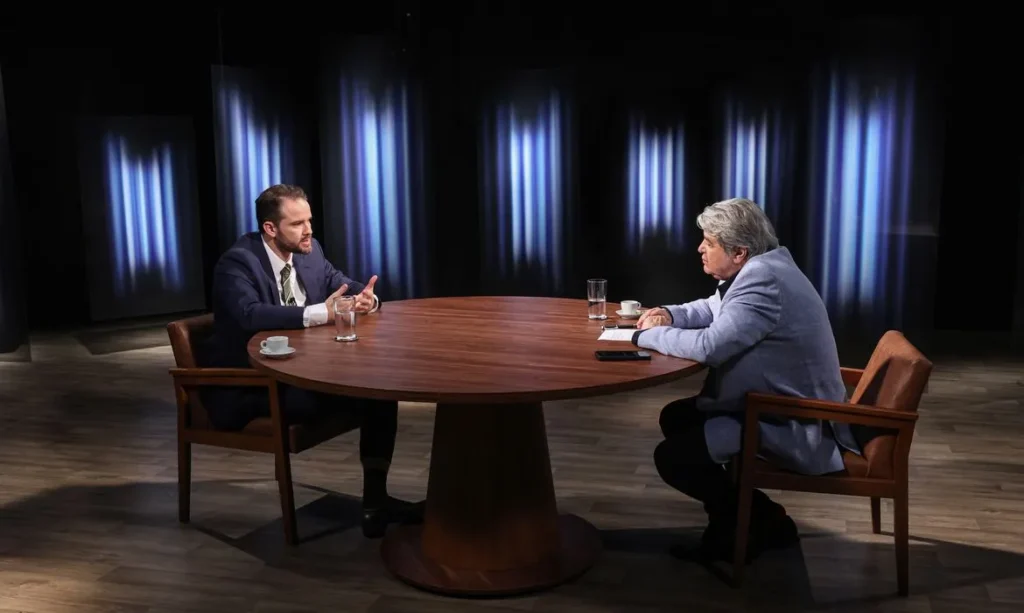 Ministro da Fazenda em debate: Dario Durigan revela detalhes de encontro com Trump e o futuro econômico do Brasil