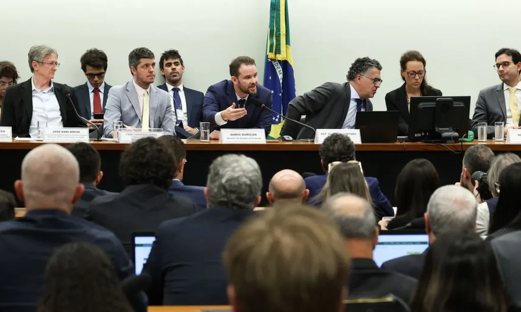 Ministro da Fazenda se posiciona contra indenizações por fim da escala 6×1