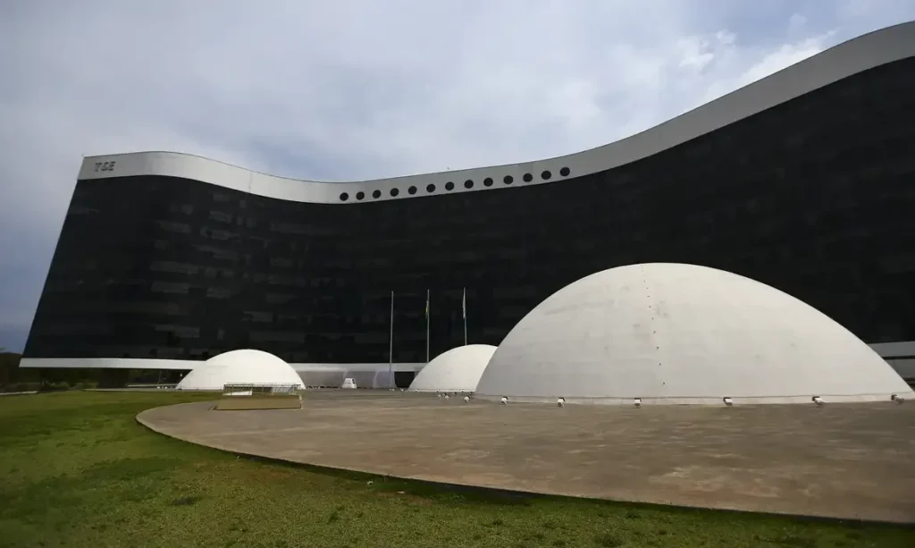 IA e fake news: TSE foca em combater desinformação e garantir eleições justas