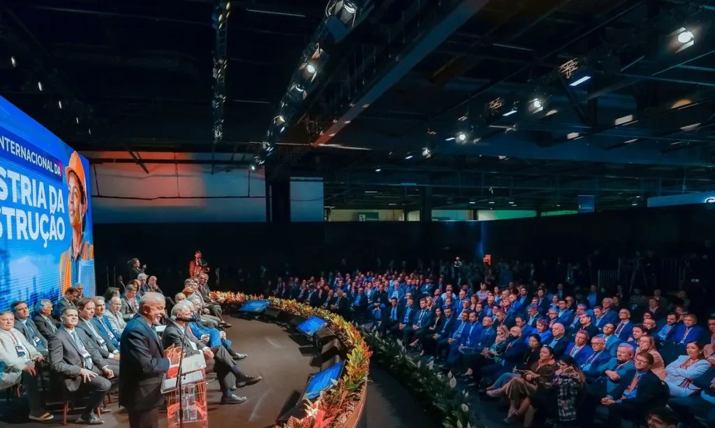 Lula promete diálogo com empresários sobre fim da escala 6×1 e jornada de trabalho