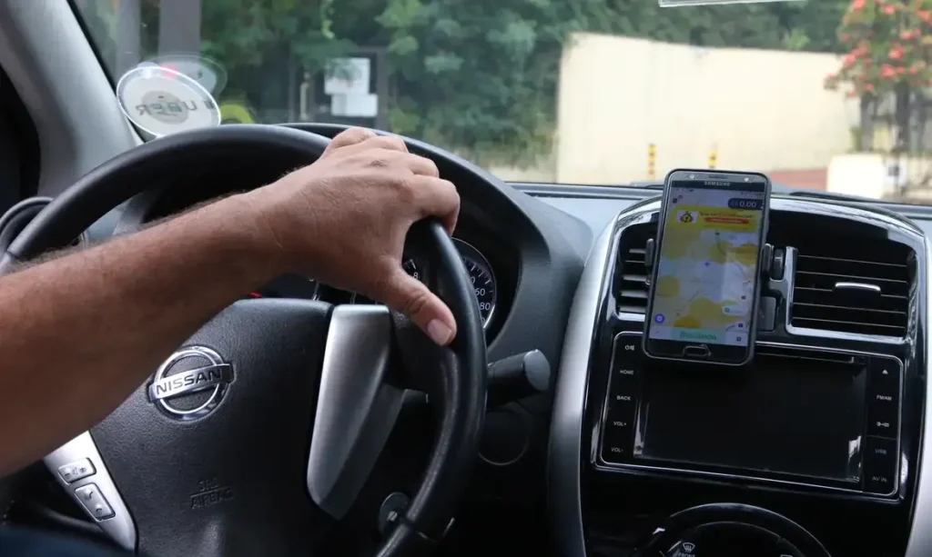 Governo lança R$ 30 bilhões em crédito para motoristas e taxistas comprarem carros novos