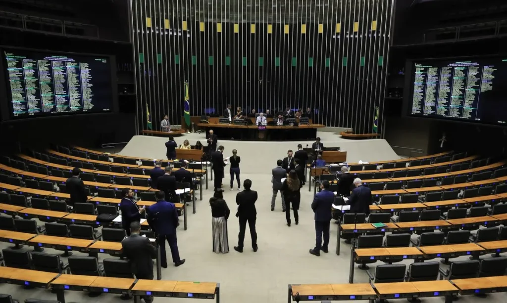 Minirreforma eleitoral: novas regras de multas e comunicação geram polêmica
