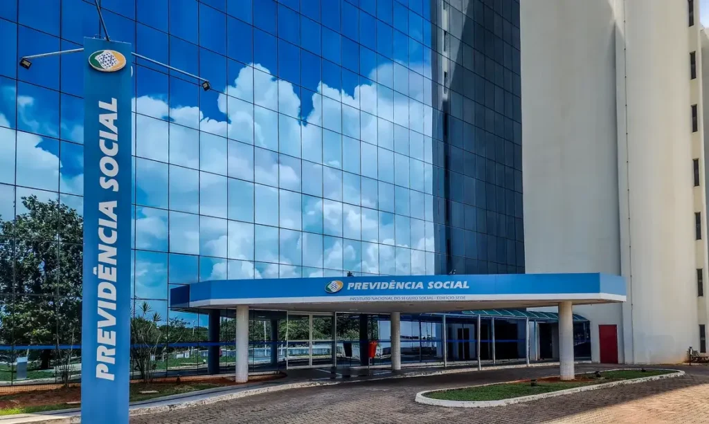 Vazamento no INSS: 2,8 milhões de CPFs expostos, 98% de falecidos