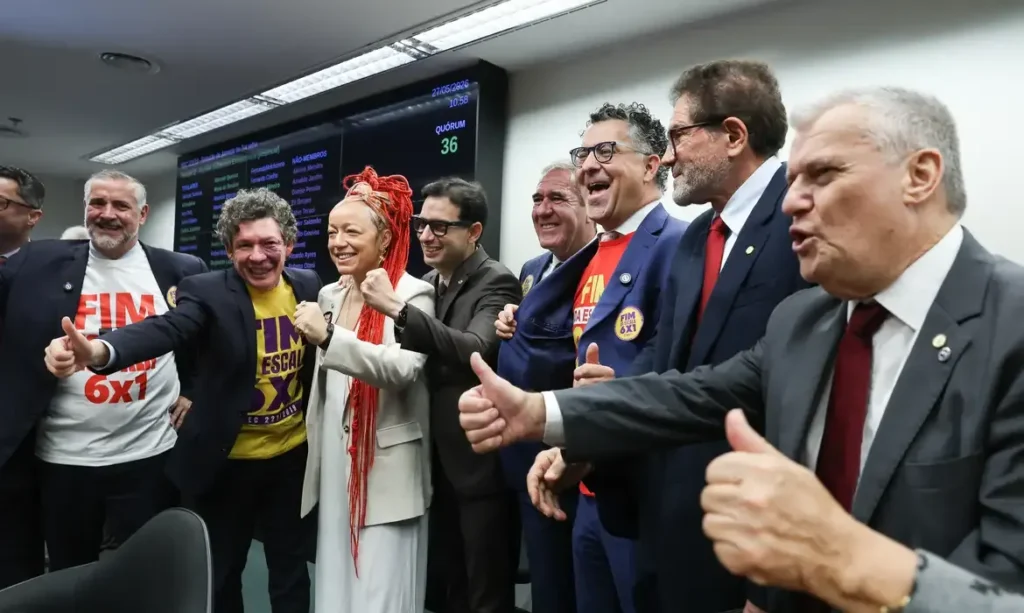 Câmara aprova fim da escala 6×1 e jornada de 40 horas semanais