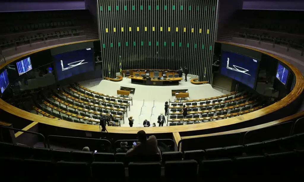 Câmara aprova fim da escala 6×1: veja como votaram os deputados