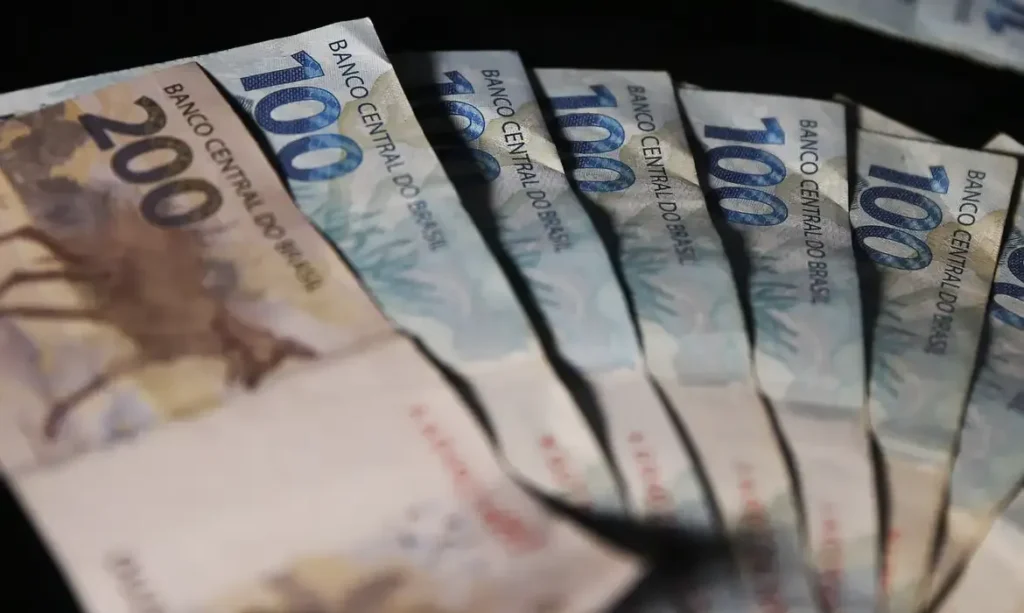 Superávit primário do Governo Central supera expectativas em abril com alta recorde de arrecadação