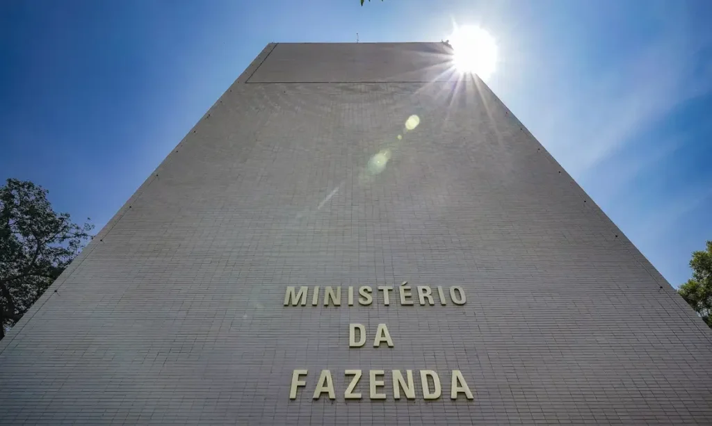 Defesa e Cidades sofrem maiores cortes em R$ 22,1 bilhões do Orçamento de 2026