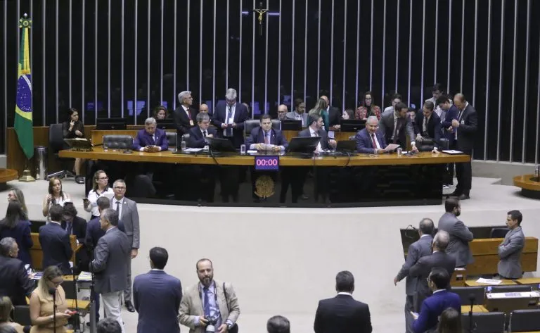 Congresso une esforços para analisar dezenas de vetos presidenciais e créditos orçamentários