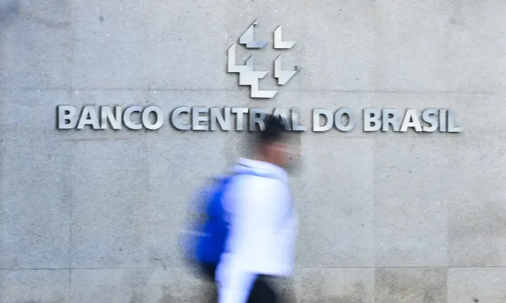 Inflação e juros: mercado eleva projeções e vê Selic em 14% em 2026