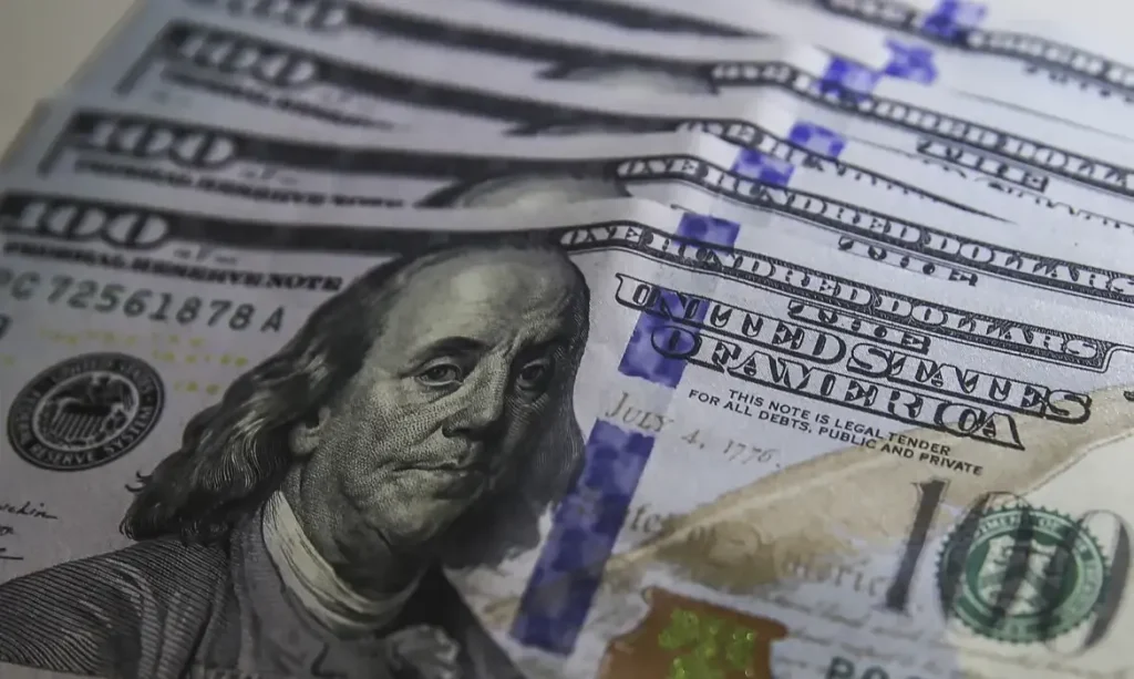 Superávit comercial do Brasil atinge US$ 9,8 bilhões em junho, impulsionado por commodities
