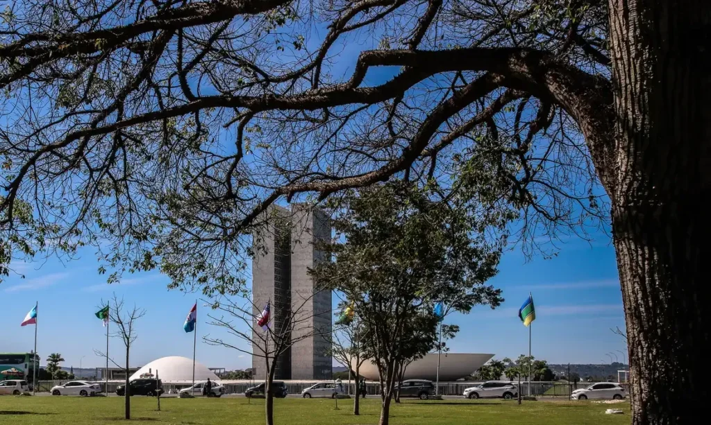 Congresso endurece leis contra crimes sexuais digitais contra menores