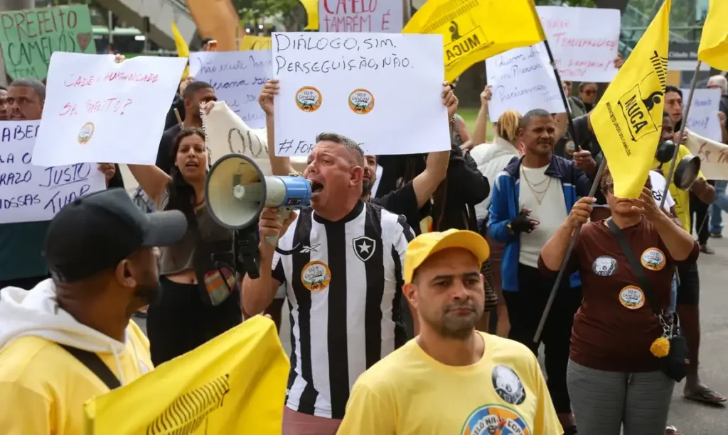 Camelôs do Rio protestam contra ‘Tolerância Zero’ e pedem diálogo com o prefeito