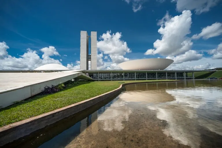 Câmara dos Deputados formaliza perda de mandato de dois parlamentares após recontagem de votos