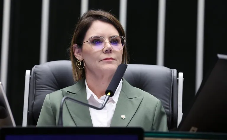 Tornozeleiras eletrônicas podem ganhar identificação visual para proteger vítimas de violência
